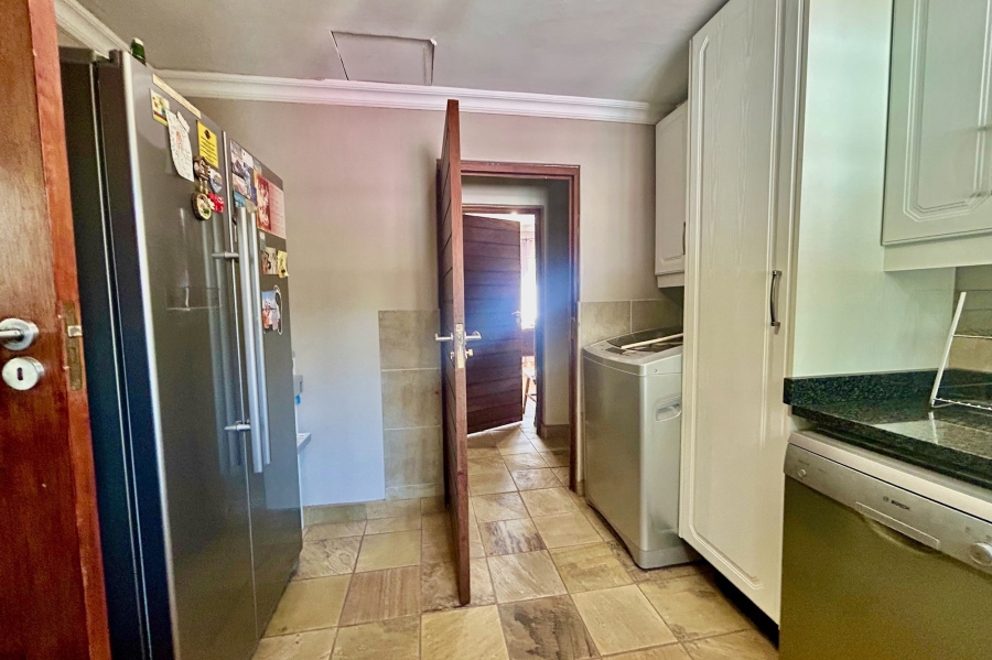 6 Bedroom Property for Sale in Melodie North West